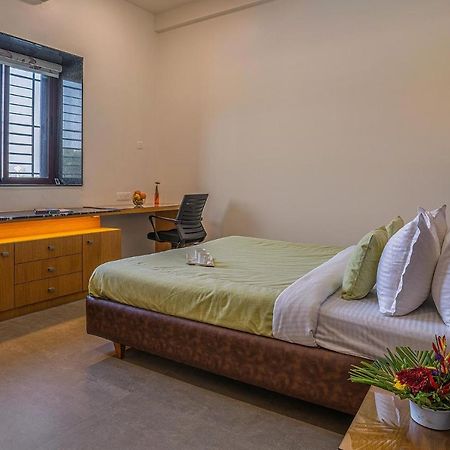 Stayvista'S Le Bon Horizon - Hillside Elegance With Chic Interiors, Poolside Serenity & Picturesque Gazebo - Proximity To Sula Нашик Екстериор снимка