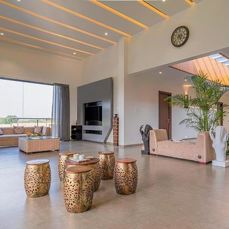 Stayvista'S Le Bon Horizon - Hillside Elegance With Chic Interiors, Poolside Serenity & Picturesque Gazebo - Proximity To Sula Нашик Екстериор снимка