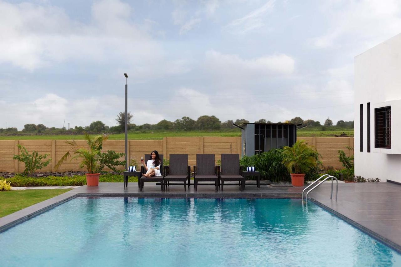 Stayvista'S Le Bon Horizon - Hillside Elegance With Chic Interiors, Poolside Serenity & Picturesque Gazebo - Proximity To Sula Нашик Екстериор снимка