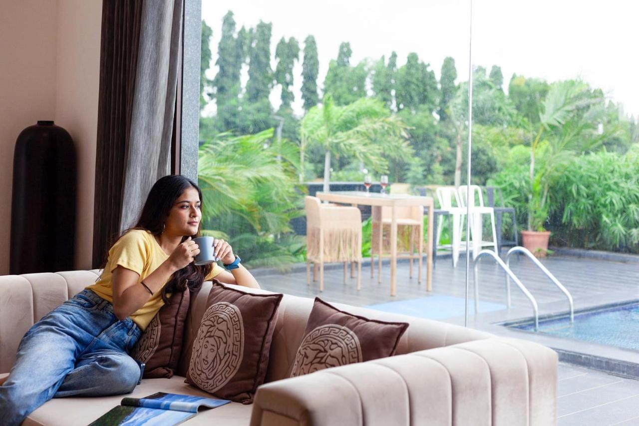 Stayvista'S Le Bon Horizon - Hillside Elegance With Chic Interiors, Poolside Serenity & Picturesque Gazebo - Proximity To Sula Нашик Екстериор снимка
