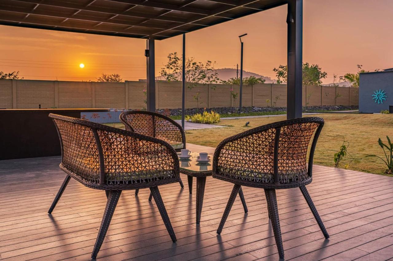 Stayvista'S Le Bon Horizon - Hillside Elegance With Chic Interiors, Poolside Serenity & Picturesque Gazebo - Proximity To Sula Нашик Екстериор снимка