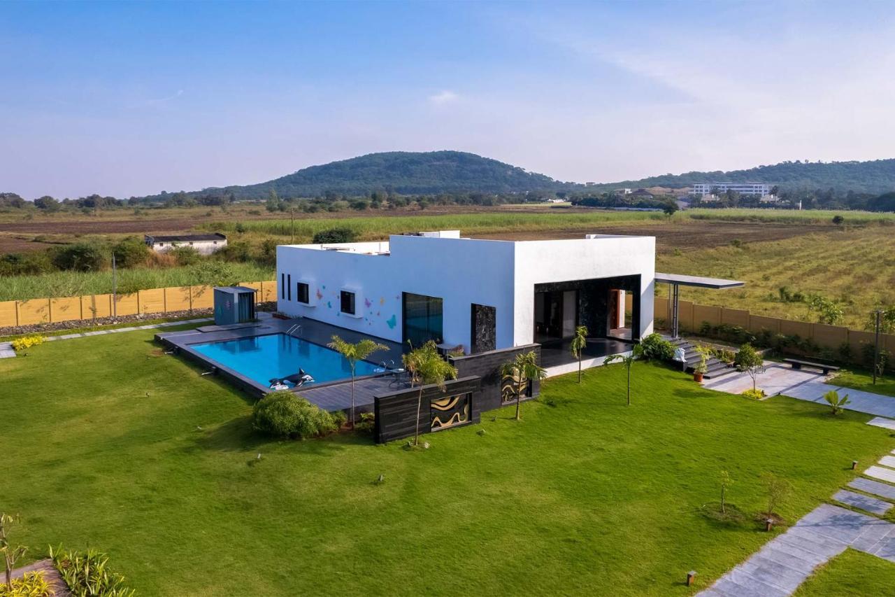 Stayvista'S Le Bon Horizon - Hillside Elegance With Chic Interiors, Poolside Serenity & Picturesque Gazebo - Proximity To Sula Нашик Екстериор снимка