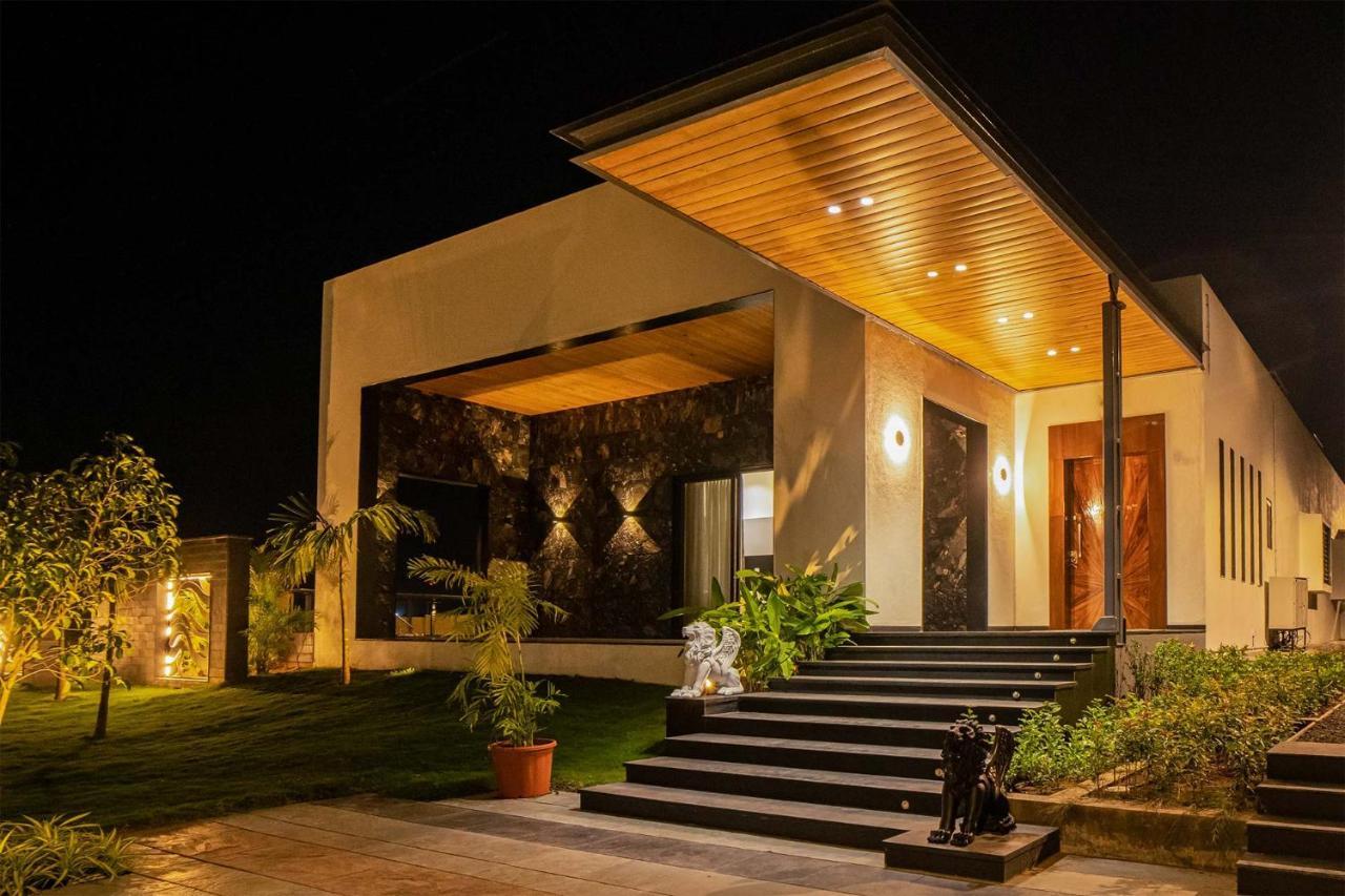 Stayvista'S Le Bon Horizon - Hillside Elegance With Chic Interiors, Poolside Serenity & Picturesque Gazebo - Proximity To Sula Нашик Екстериор снимка