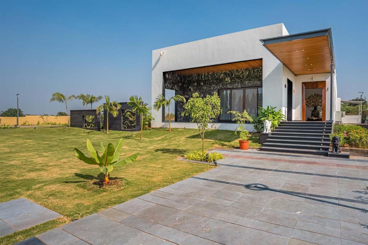 Stayvista'S Le Bon Horizon - Hillside Elegance With Chic Interiors, Poolside Serenity & Picturesque Gazebo - Proximity To Sula Нашик Екстериор снимка