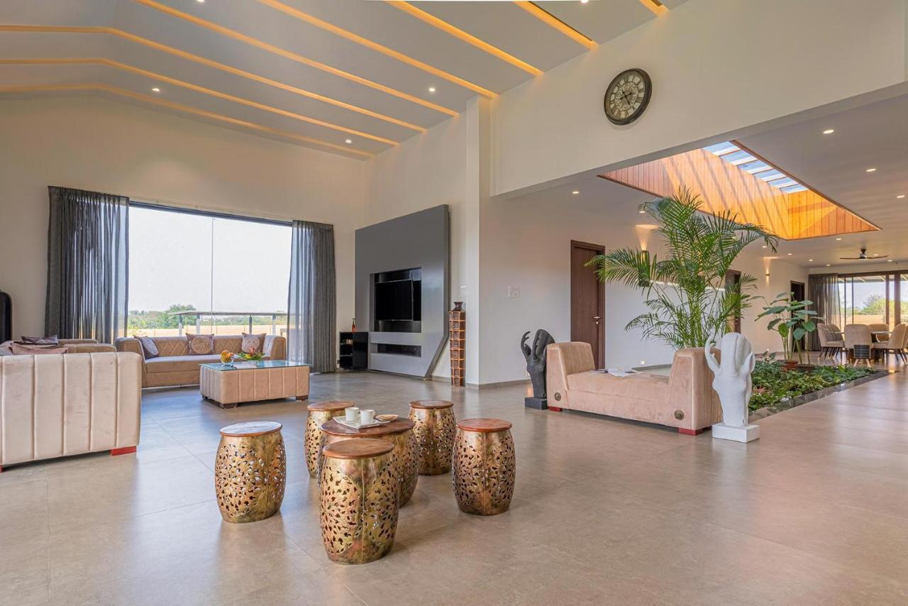 Stayvista'S Le Bon Horizon - Hillside Elegance With Chic Interiors, Poolside Serenity & Picturesque Gazebo - Proximity To Sula Нашик Екстериор снимка