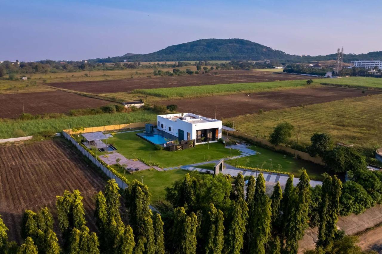 Stayvista'S Le Bon Horizon - Hillside Elegance With Chic Interiors, Poolside Serenity & Picturesque Gazebo - Proximity To Sula Нашик Екстериор снимка