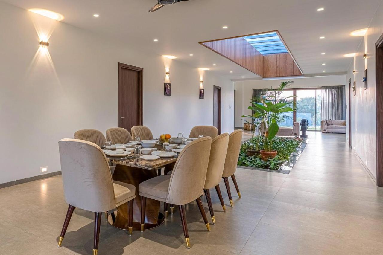 Stayvista'S Le Bon Horizon - Hillside Elegance With Chic Interiors, Poolside Serenity & Picturesque Gazebo - Proximity To Sula Нашик Екстериор снимка